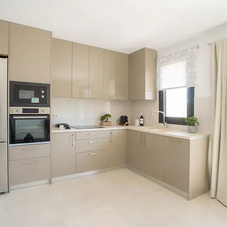 Apartment E&m *