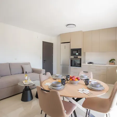 Apartment E&m *
